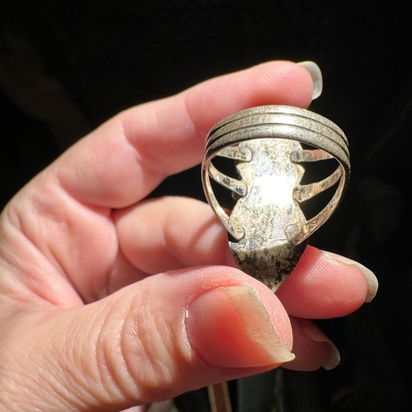 Navajo Vintage Sterling and Turquoise and Coral Ring 10 - Picture 6 of 8